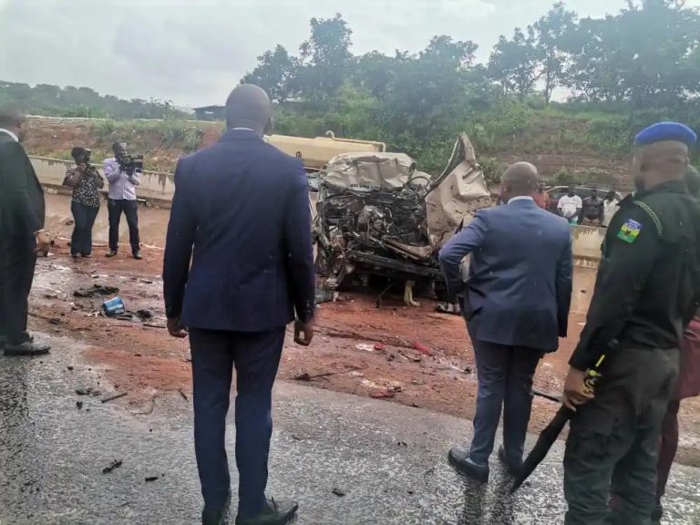 Enugu-gov-visits-accident-scene