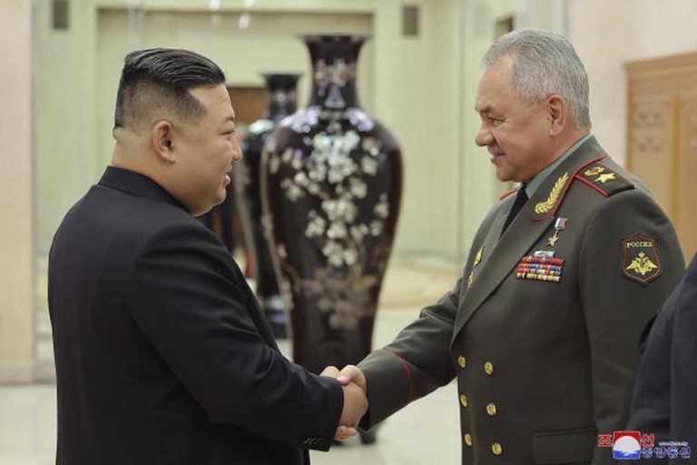 Kim Jong Un with Russian Minister